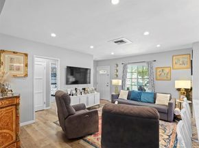 17405 Wyandotte Street, Van Nuys (los Angeles) CA 91406