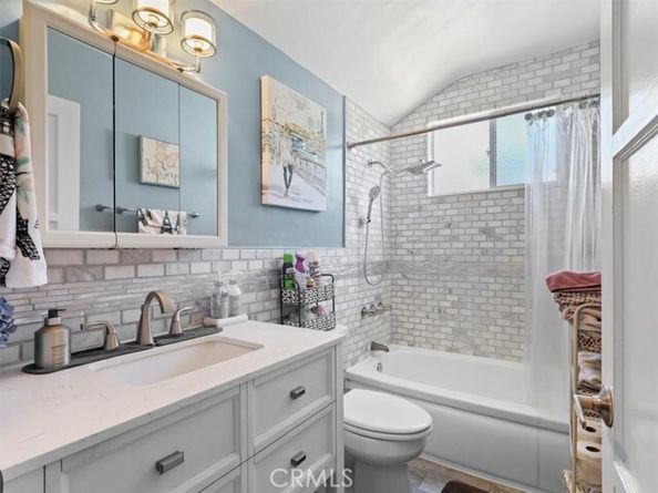 17405 Wyandotte Street, Van Nuys (los Angeles) CA 91406