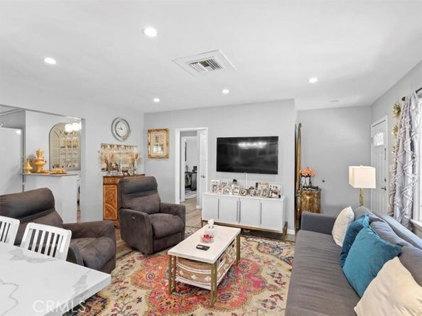 17405 Wyandotte Street, Van Nuys (los Angeles) CA 91406
