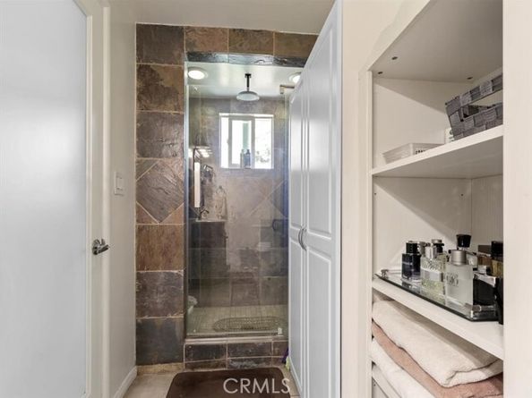 17405 Wyandotte Street, Van Nuys (los Angeles) CA 91406