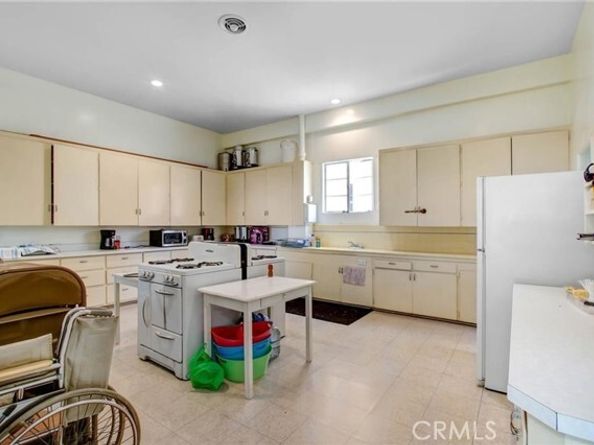 724 Glenoaks Boulevard, Burbank CA 91502