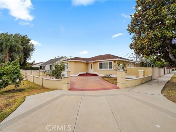 6355 Peach Avenue, Van Nuys (los Angeles) CA 91411