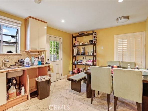 6355 Peach Avenue, Van Nuys (los Angeles) CA 91411