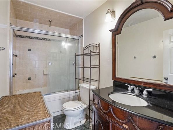 6355 Peach Avenue, Van Nuys (los Angeles) CA 91411