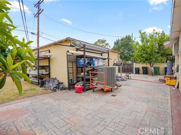 6355 Peach Avenue, Van Nuys (los Angeles) CA 91411