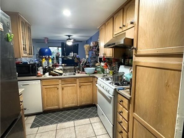 821 S Cerritos Avenue 13, Azusa CA 91702