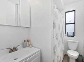 8 Magaw Place 22B, New York NY 10033