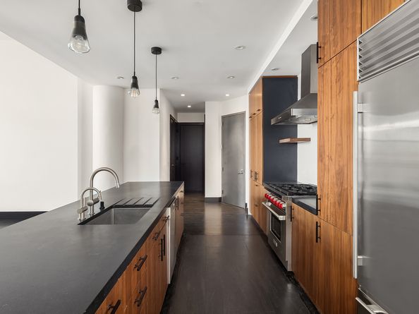 60 Broadway 7K, Brooklyn NY 11249