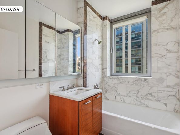 425 Main Street 16E, New York NY 10044
