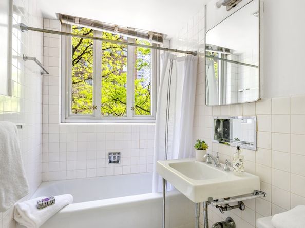 169 East 69th Street 3C, New York NY 10021