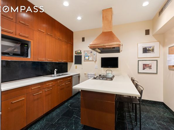 563 Park Avenue 4E, New York NY 10065