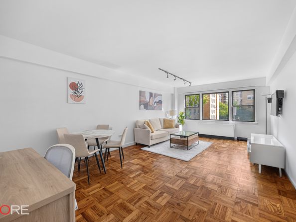 55 East 9th Street 4H, New York NY 10003
