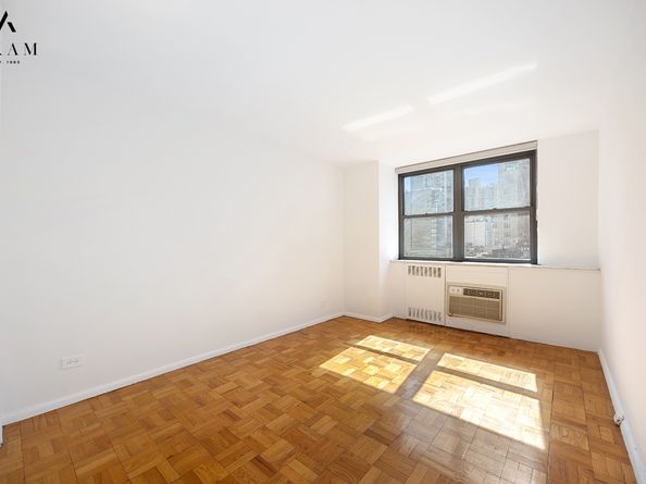 239 East 79th Street 8A, New York NY 10075