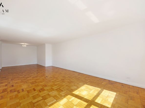239 East 79th Street 8A, New York NY 10075