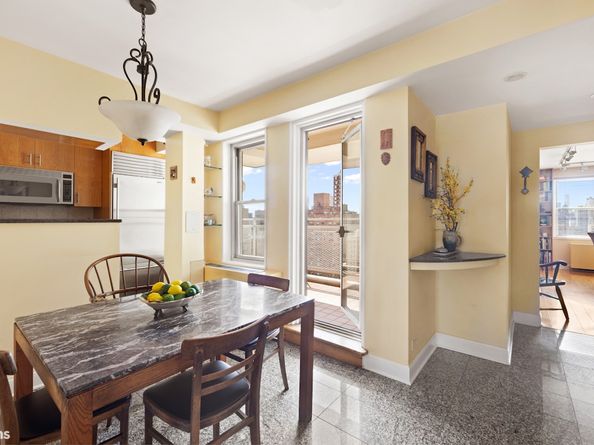 345 East 86th Street 22A, New York NY 10028