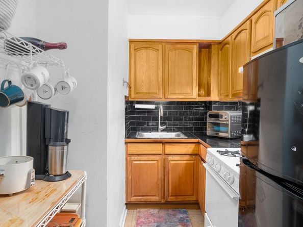 227 Ocean Parkway 7F, Brooklyn NY 11218