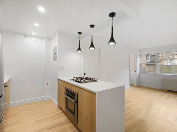 321 East 48th Street 11F, New York NY 10017