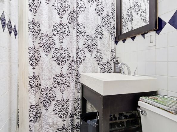 21-38 35th Street 1C, Queens NY 11105