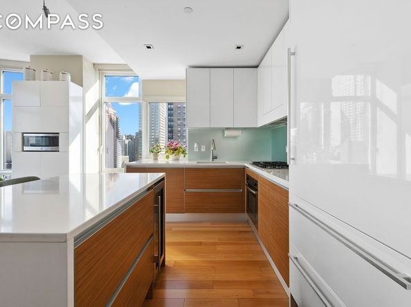 555 West 59th Street 25E, New York NY 10019