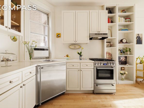 633 East 11th Street 12A, New York NY 10009