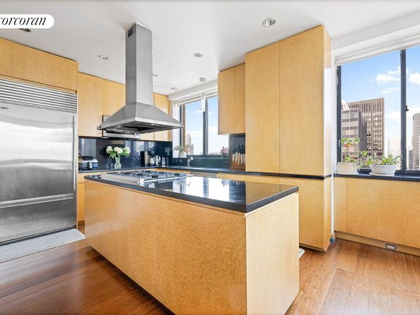 250 East 40th Street PH2A, New York NY 10016