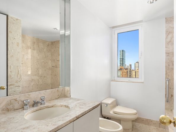 100 United Nations Plaza 35E, New York NY 10017