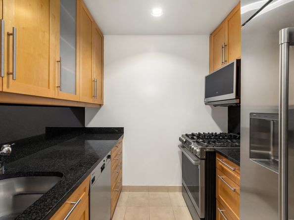 100 United Nations Plaza 35E, New York NY 10017