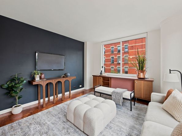 393 West 49th Street 2G, New York NY 10019