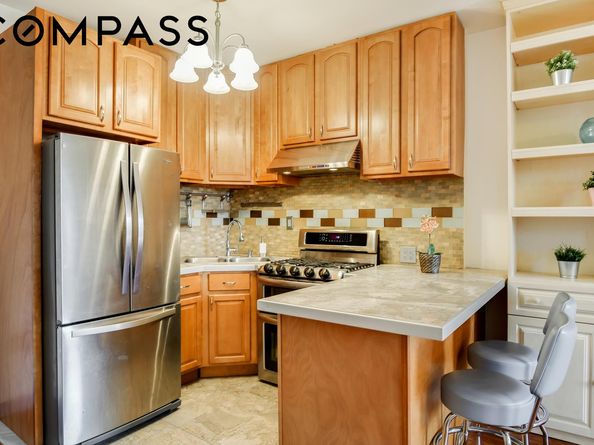909 East 29th Street 6G, Brooklyn NY 11210