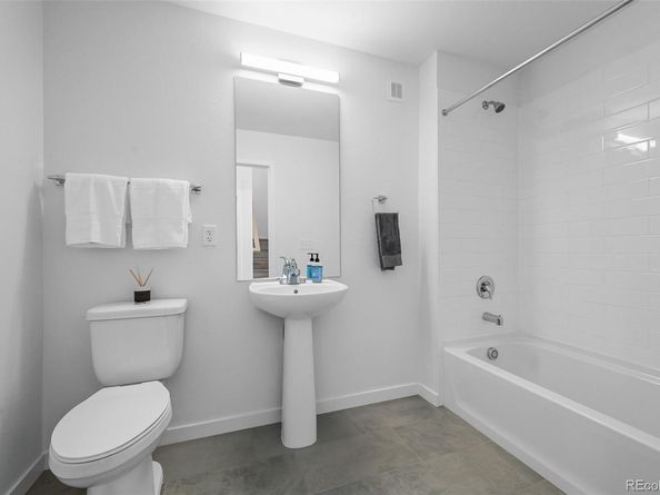 1263 N Akron Street, Aurora CO 80010