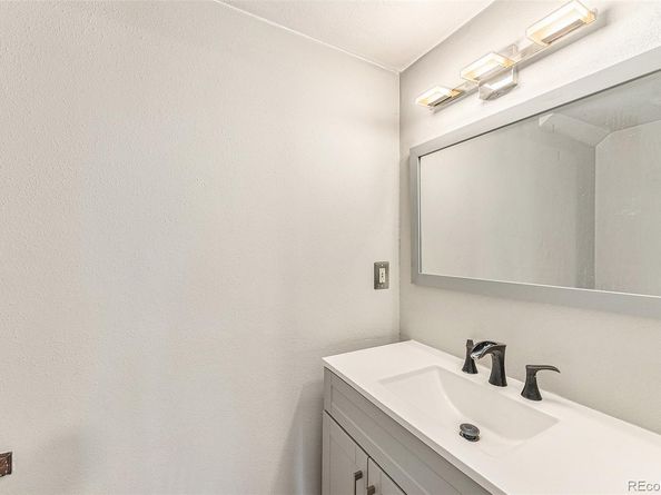 3550 S Harlan Street 105, Denver CO 80235