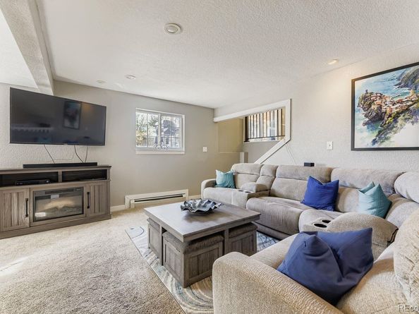 6910 W Floyd Avenue, Lakewood CO 80227