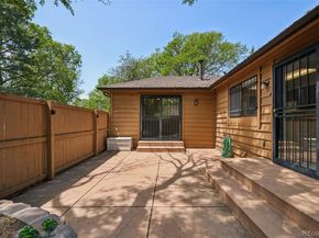 82 S Eagle Circle, Aurora CO 80012