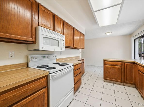 82 S Eagle Circle, Aurora CO 80012