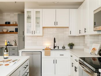 3249 W Fairview Place