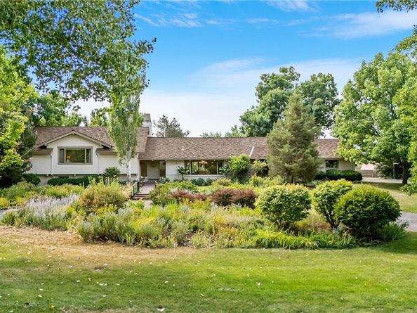8 Carriage Lane, Cherry Hills Village CO 80121