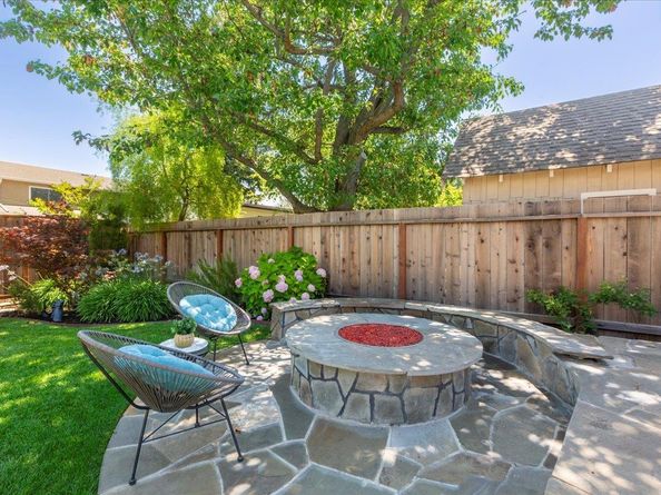 1141 Fairview Avenue, Redwood City CA 94061