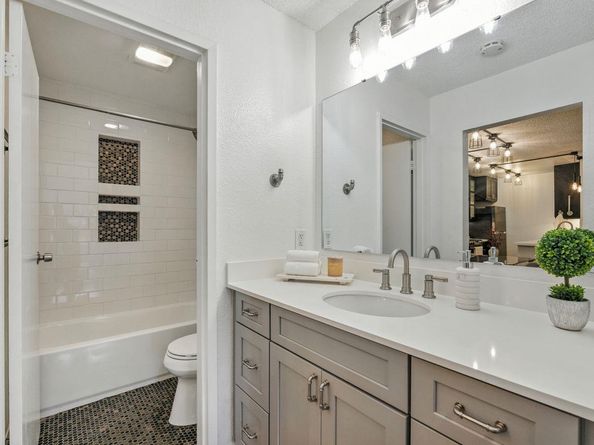 381 Half Moon Lane 213, Daly City CA 94015