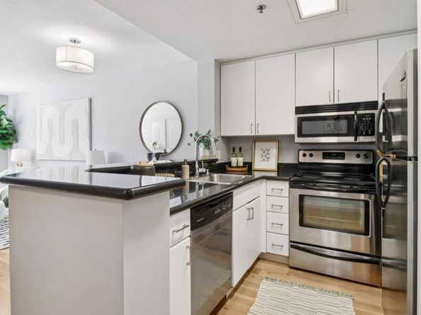 240 Lombard Street 727, San Francisco CA 94111