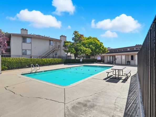 25163 Copa Del Oro Drive 202, Hayward CA 94545