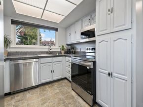 1 Comstock Queen Court, Mountain View CA 94043