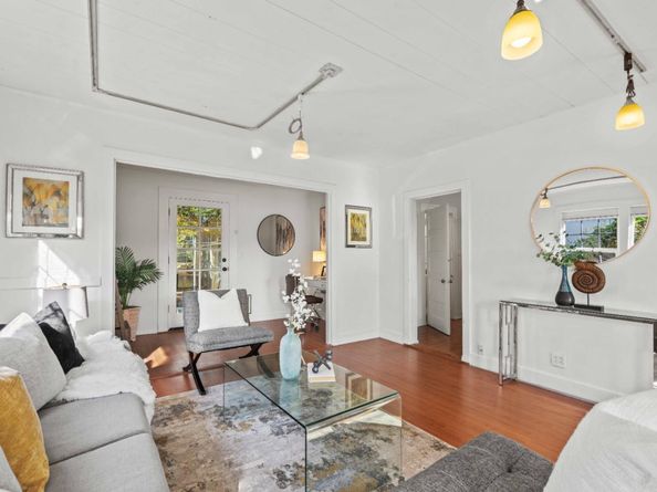 870 College Avenue, Palo Alto CA 94306