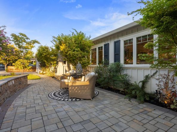 1052 Lovoi Way, San Jose CA 95125