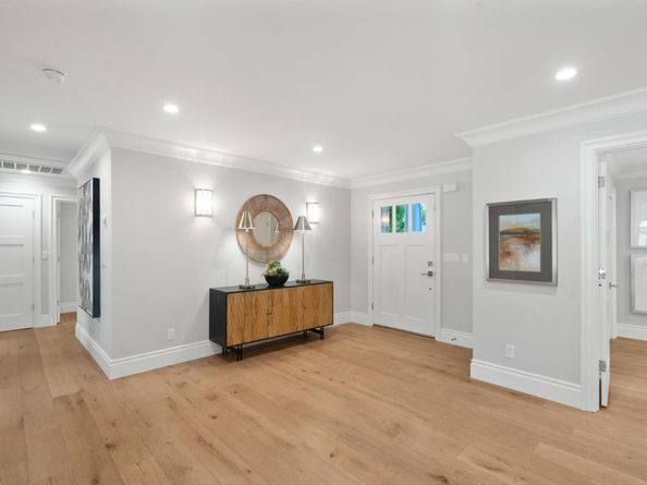 1052 Lovoi Way, San Jose CA 95125