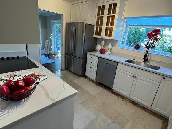 697 Glennan Drive, Redwood City CA 94061