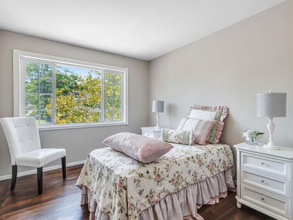 697 Glennan Drive, Redwood City CA 94061