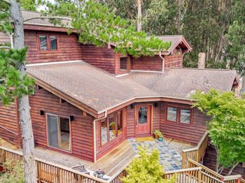 555 Avenue Portola