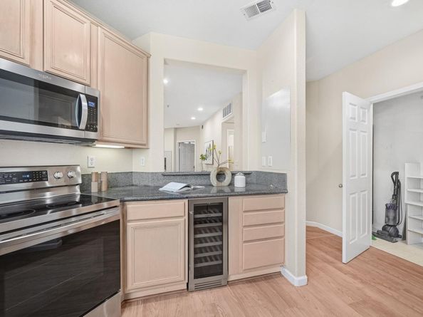 902 Sunrose 104, Sunnyvale CA 94086