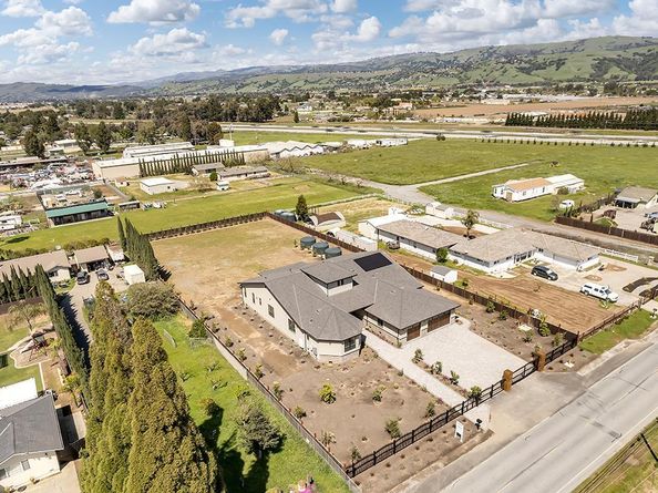 475 E Middle Avenue, San Martin CA 95046