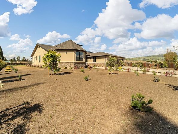 475 E Middle Avenue, San Martin CA 95046